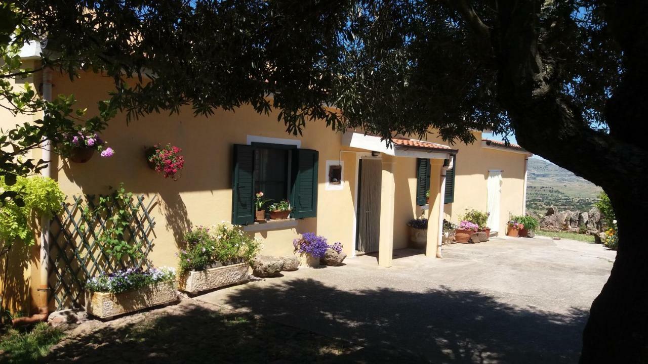 Agriturismo Sa E Padedda Mores Eksteriør bilde