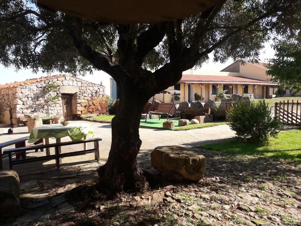 Agriturismo Sa E Padedda Mores Eksteriør bilde